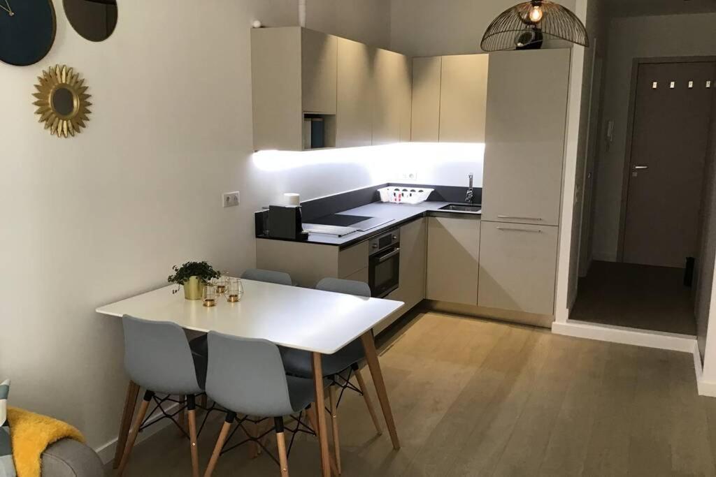 Appartement 2 Chambres Refait A Neuf, Climatise, A 2 Min De La Mer Nice Dış mekan fotoğraf